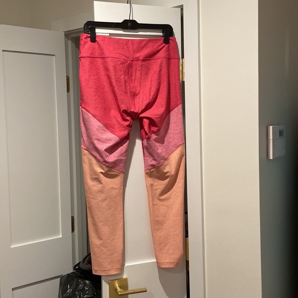 Like new Outdoor Voices 7/8 Springs leggings in Flamingo/Rose/Clay, size XL - Picture 2 of 3